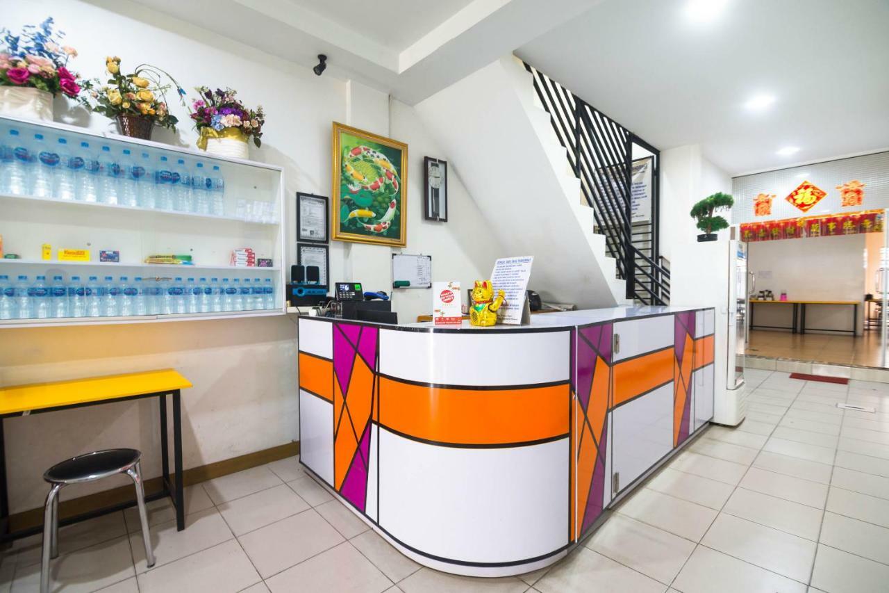 Sentosa Guest House Pontianak Exterior foto